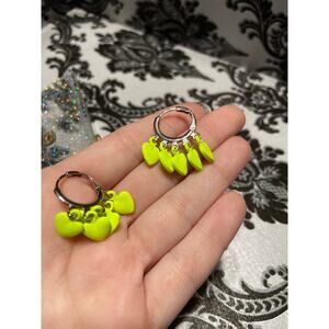 Melania Clara neon yellow heart hoop earrings